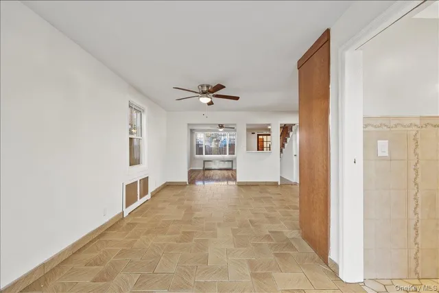 a view of livingroom with furniture