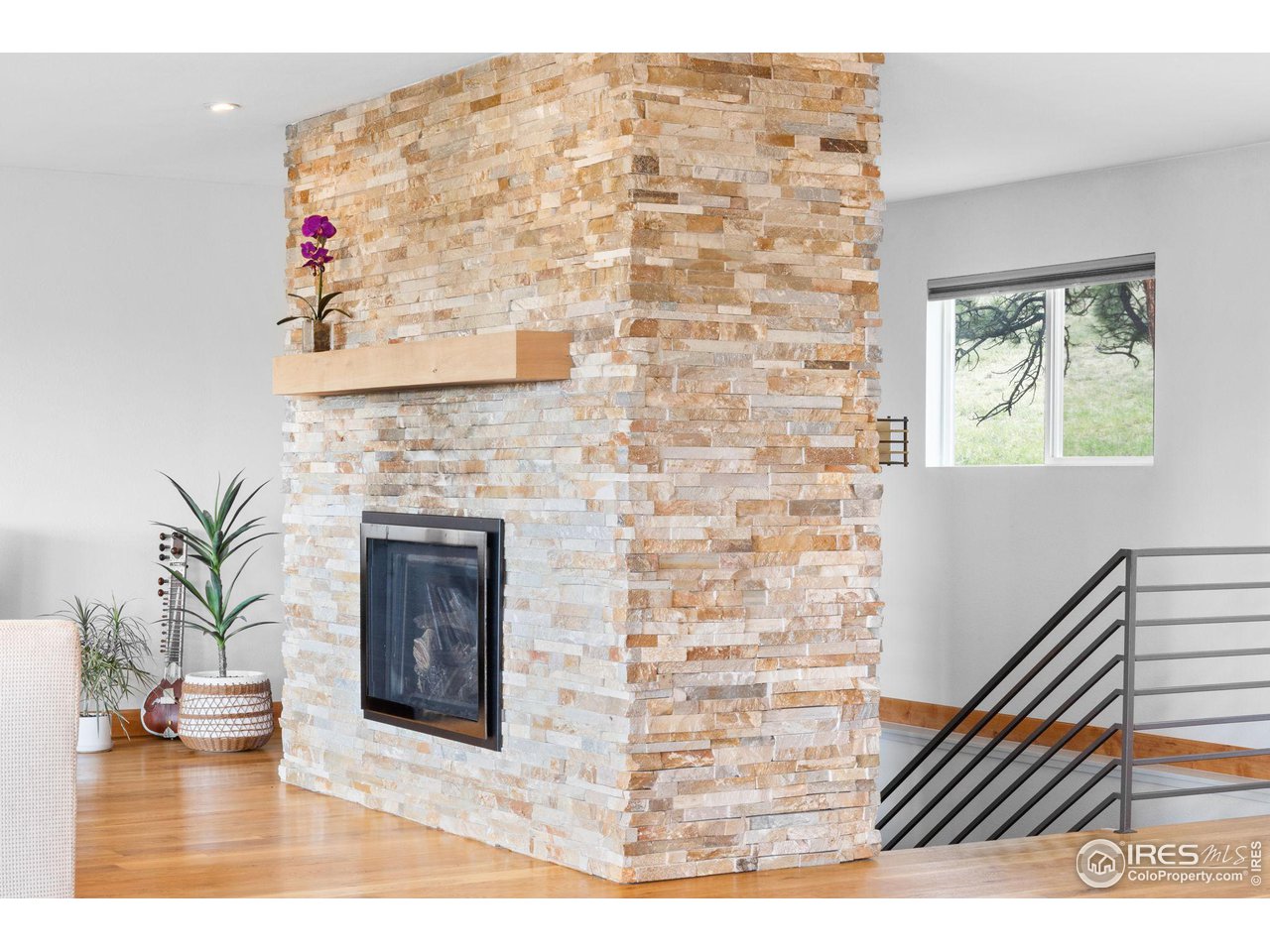 801 Kelly Road West Boulder, CO 80302 - Photo 27 of 33 a living room with a wooden floor