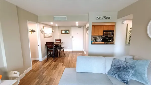 $1,800 | 777 South Federal Highway, Unit RP216, Pompano Beach, FL 33062