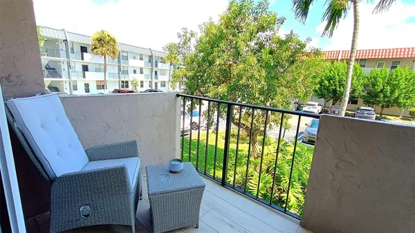 $1,800 | 777 South Federal Highway, Unit RP216, Pompano Beach, FL 33062