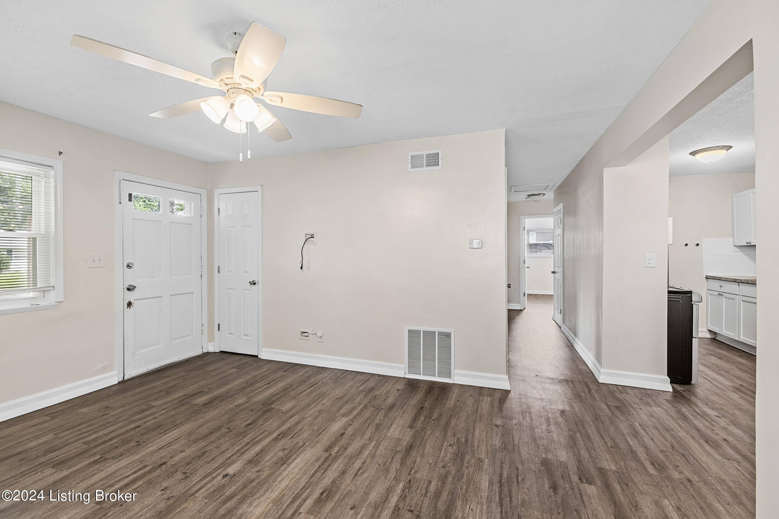 4706 Andalusia Lane Louisville, KY 40272 - Photo 4 of 25 LREP1737