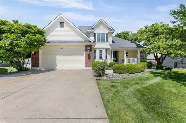 $450,000 | 500 Bayview Drive, Raymore, MO 64083