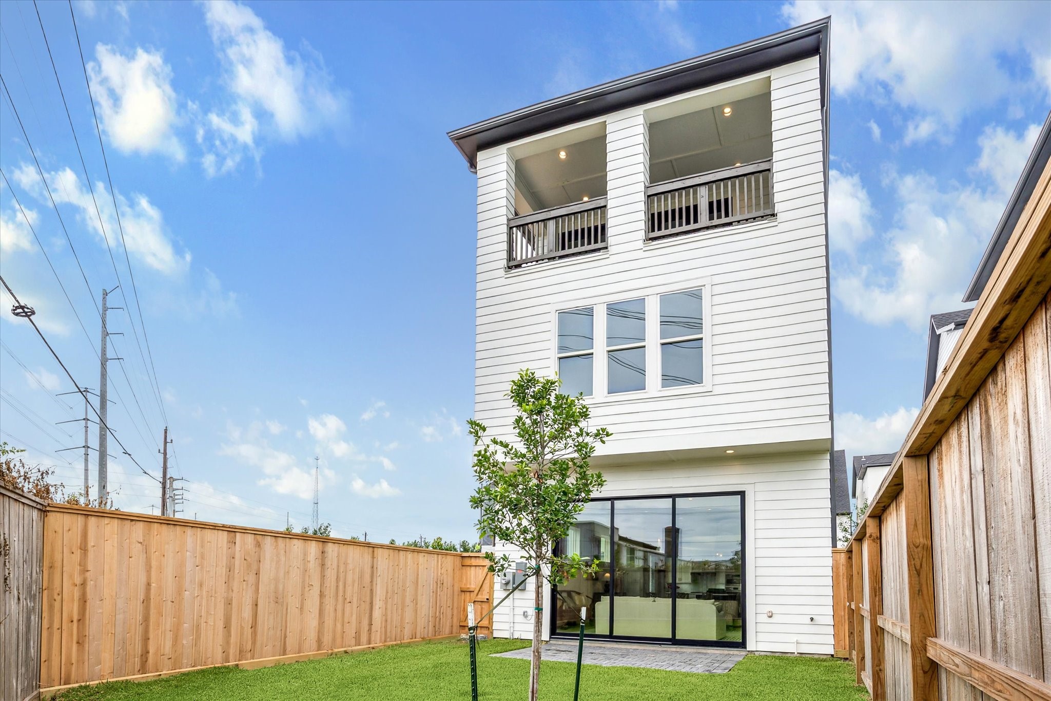 1006 Golden Nectar Houston, TX 77008 - Photo 3 of 9 10ft glass sliding doors lead from living room into backyard