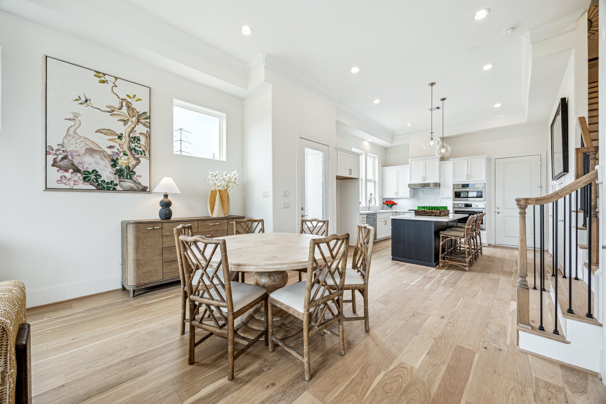 1006 Golden Nectar Houston, TX 77008 - Photo 5 of 9 soaring 12ft ceilings