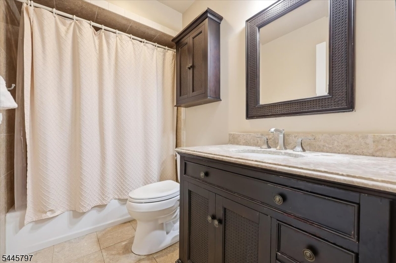 246 Long Meadow Road Bedminster, NJ 07921 - Photo 21 of 36