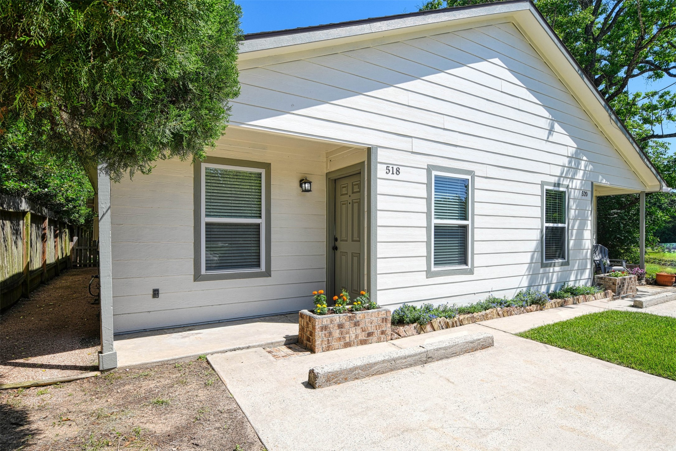 518 Moore Street Tomball, TX 77375 - Photo 3 of 18