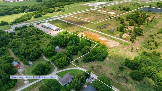 a view of a tennis court
