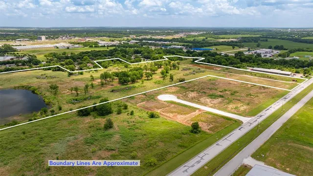 a view of a tennis court