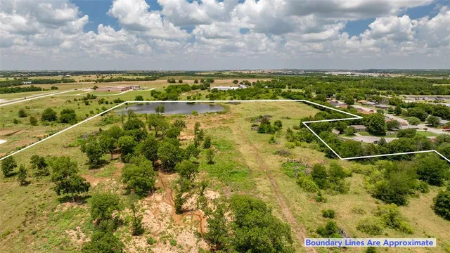 a view of a tennis court