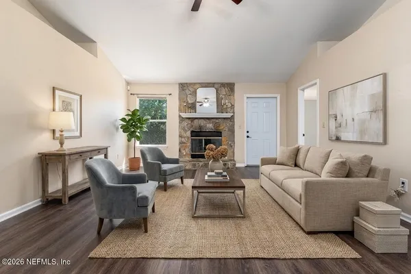 $2,100 | 3317 Cancun Drive East, Jacksonville, FL 32225