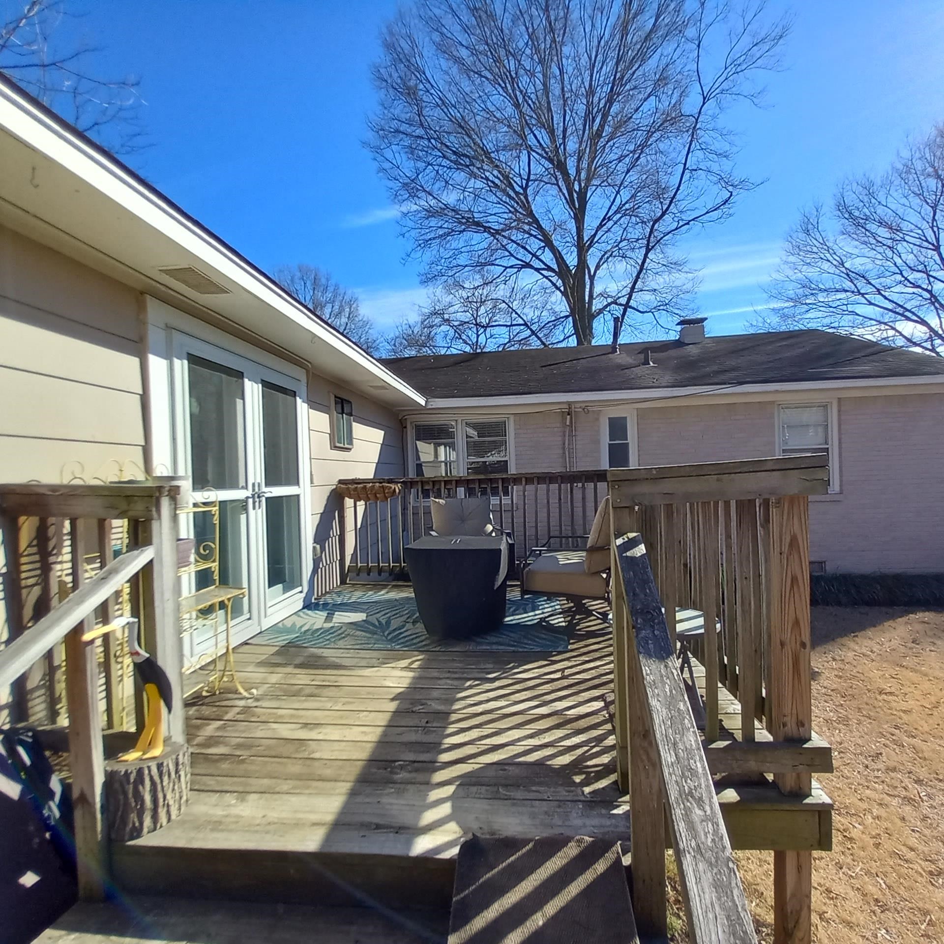 5068 Flamingo Road Memphis, TN 38117 - Photo 19 of 20 a view of a balcony with chairs