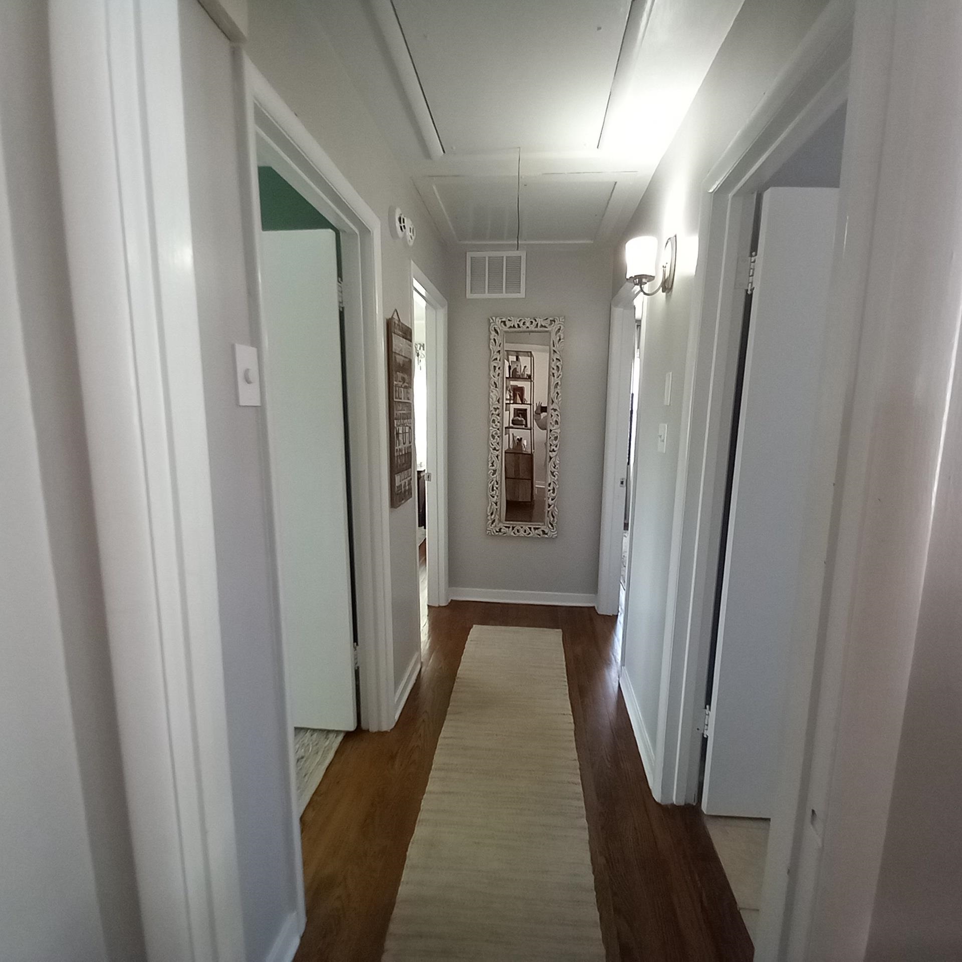 5068 Flamingo Road Memphis, TN 38117 - Photo 9 of 20 a view of hallway with shower