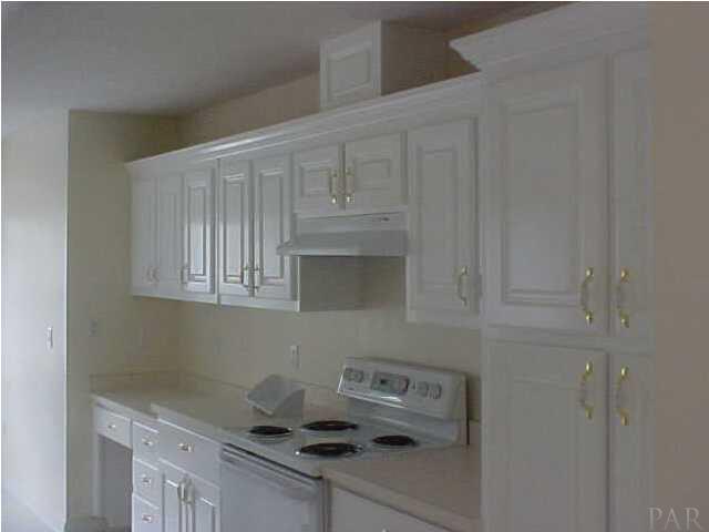 132 Gunwale Road Pensacola, FL 32507 - Photo 2 of 13 lovely light and bright kitchen with white cabinets