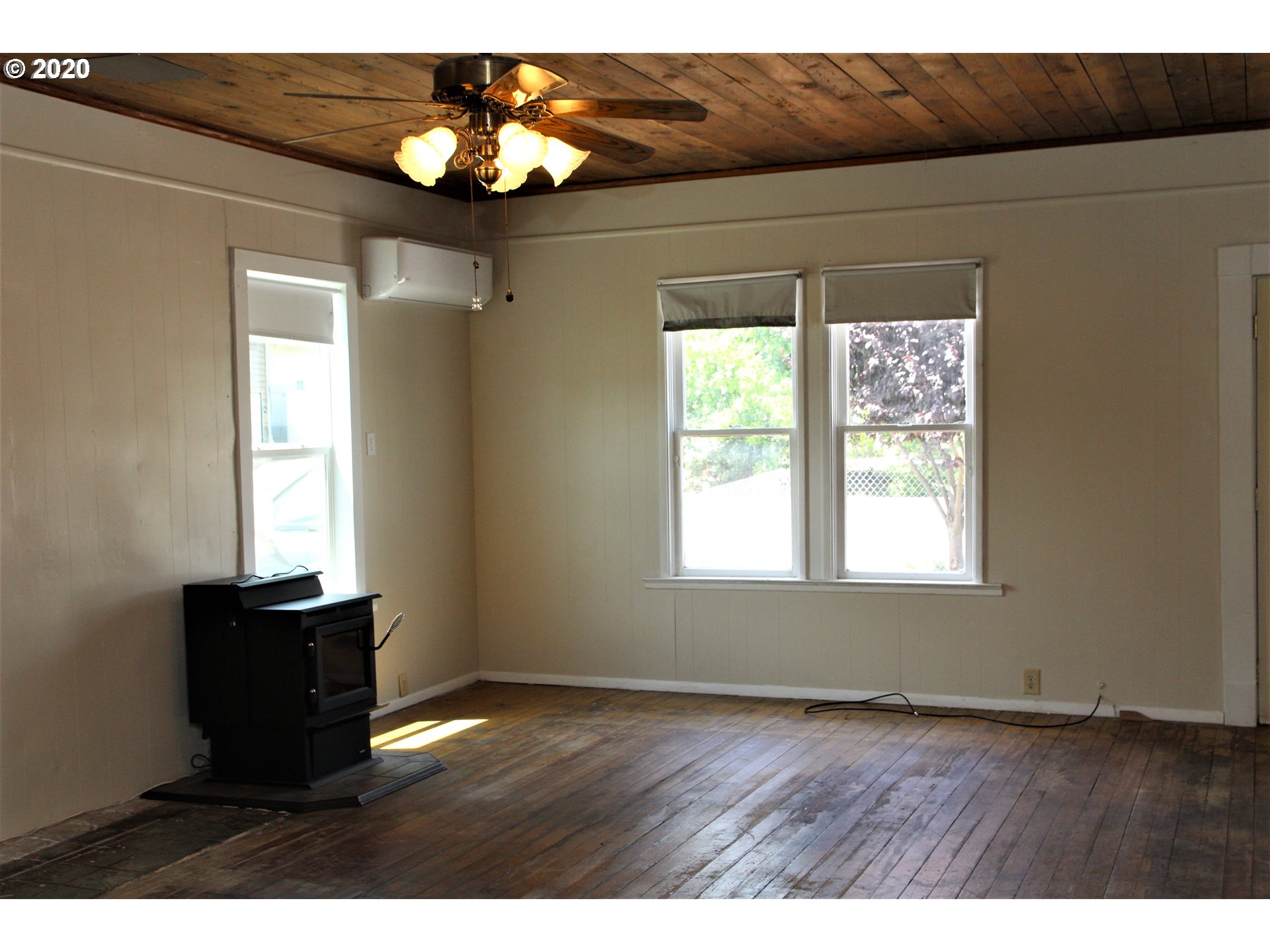 211 4th Avenue Riddle, OR 97469 - Photo 2 of 20