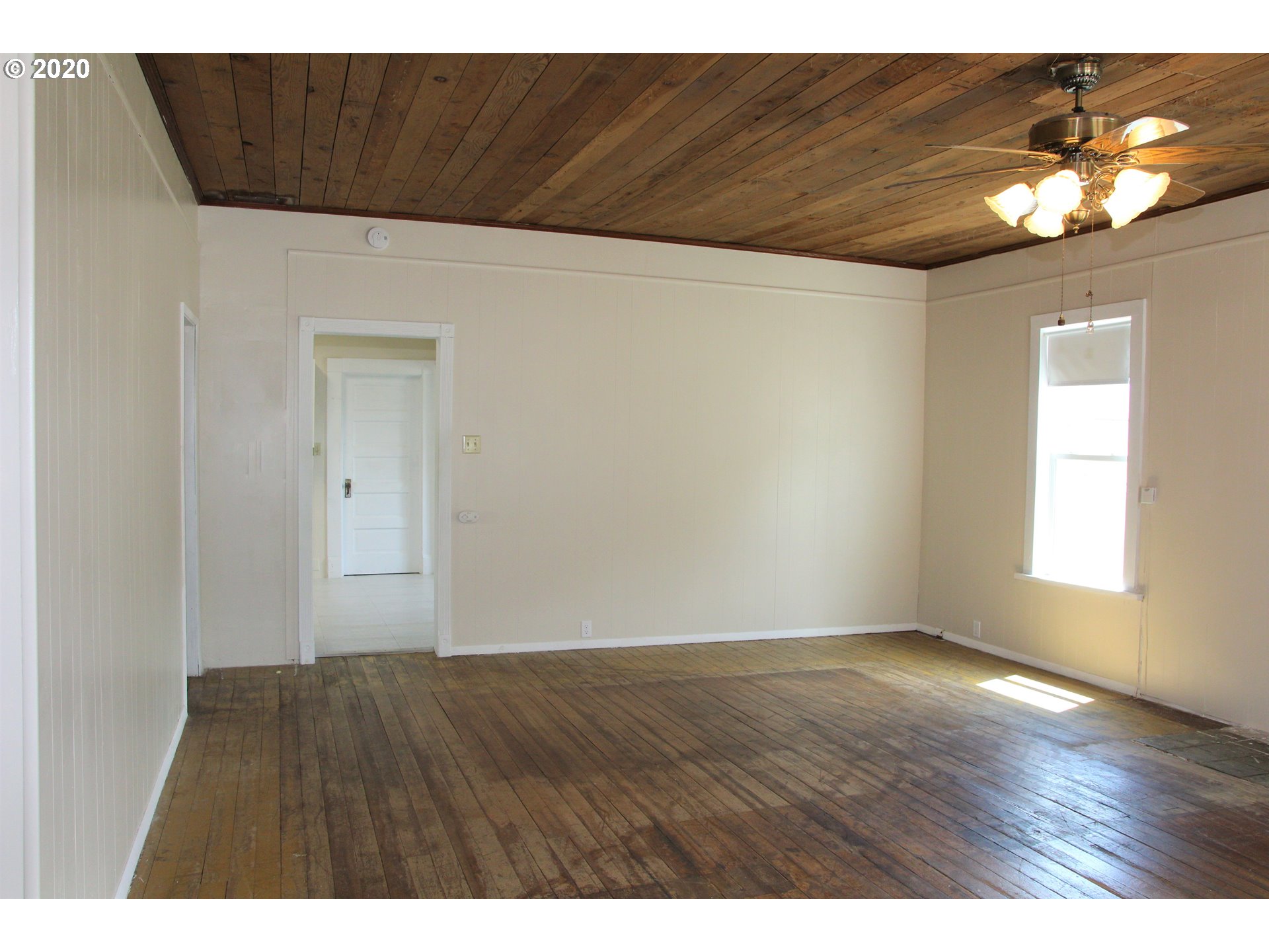 211 4th Avenue Riddle, OR 97469 - Photo 3 of 20