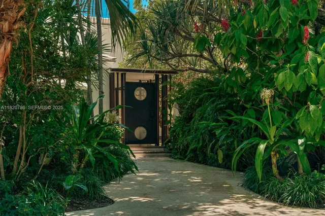 a view of an outdoor space with a tree