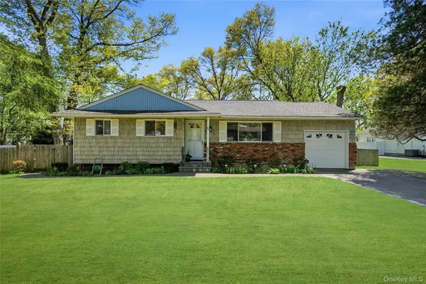 $649,000 | 610 Beaver Lane, Ronkonkoma, NY 11779