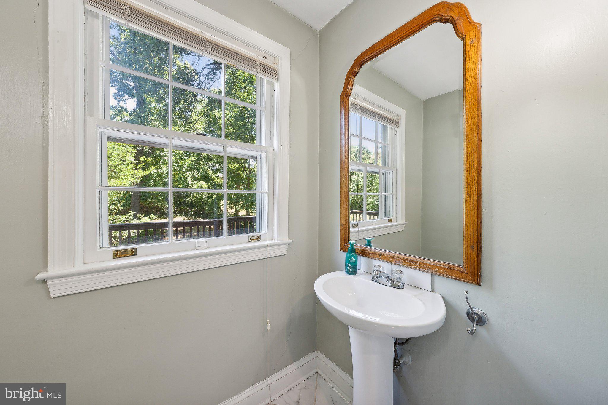 3121 Parkway Cheverly, MD 20785 - Photo 15 of 35 Powder Room