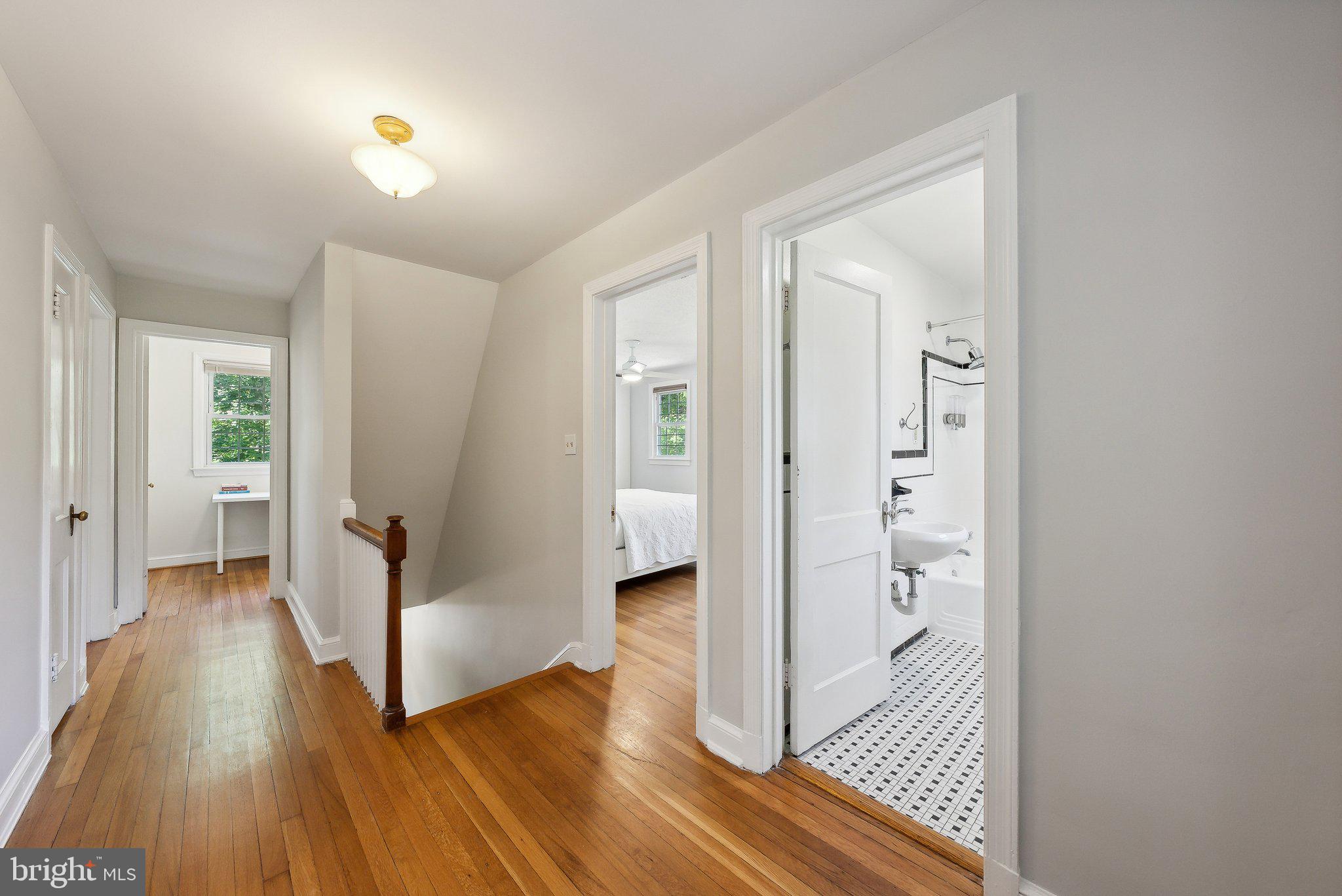 3121 Parkway Cheverly, MD 20785 - Photo 16 of 35 Upper Level Landing