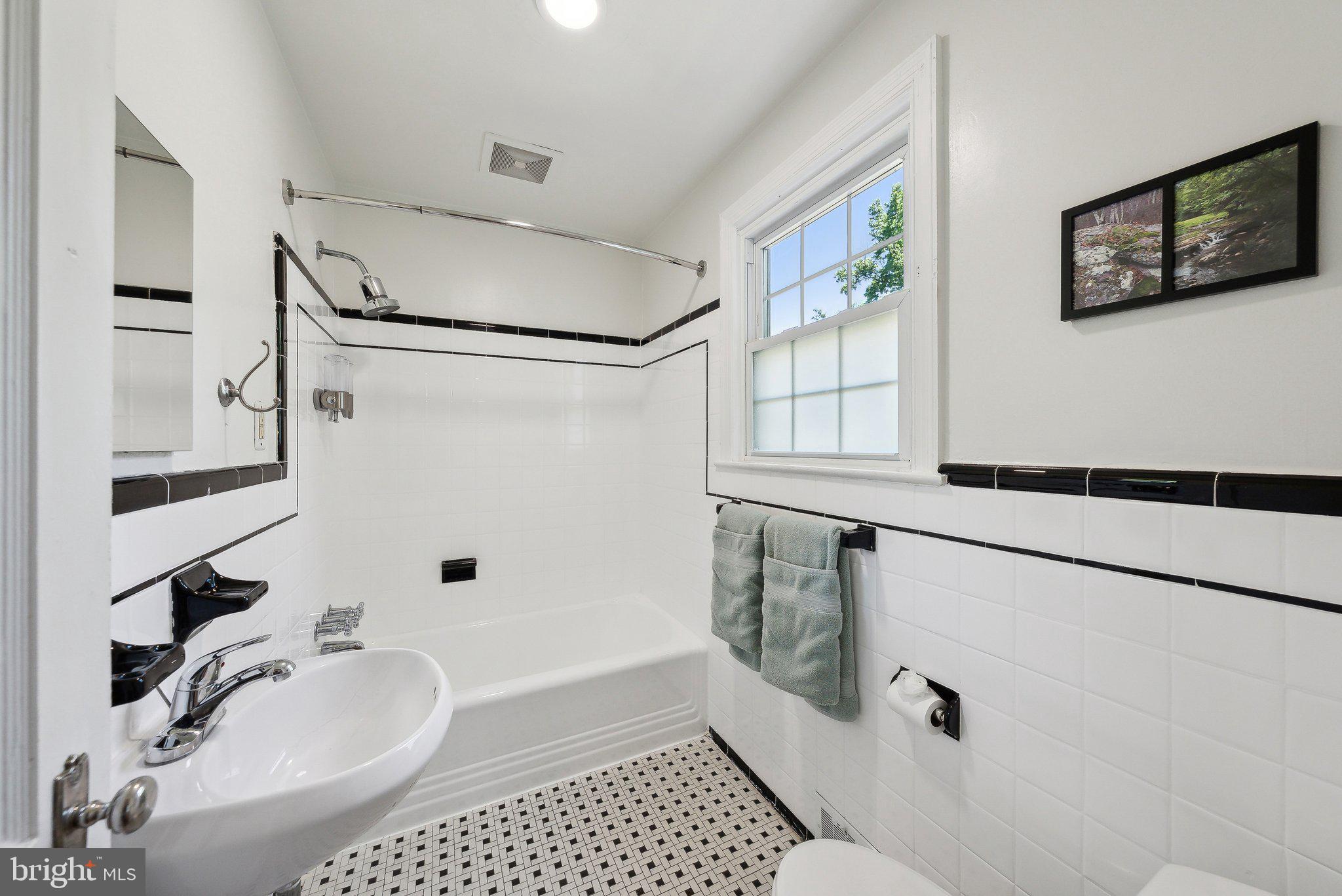 3121 Parkway Cheverly, MD 20785 - Photo 18 of 35 Full Bath