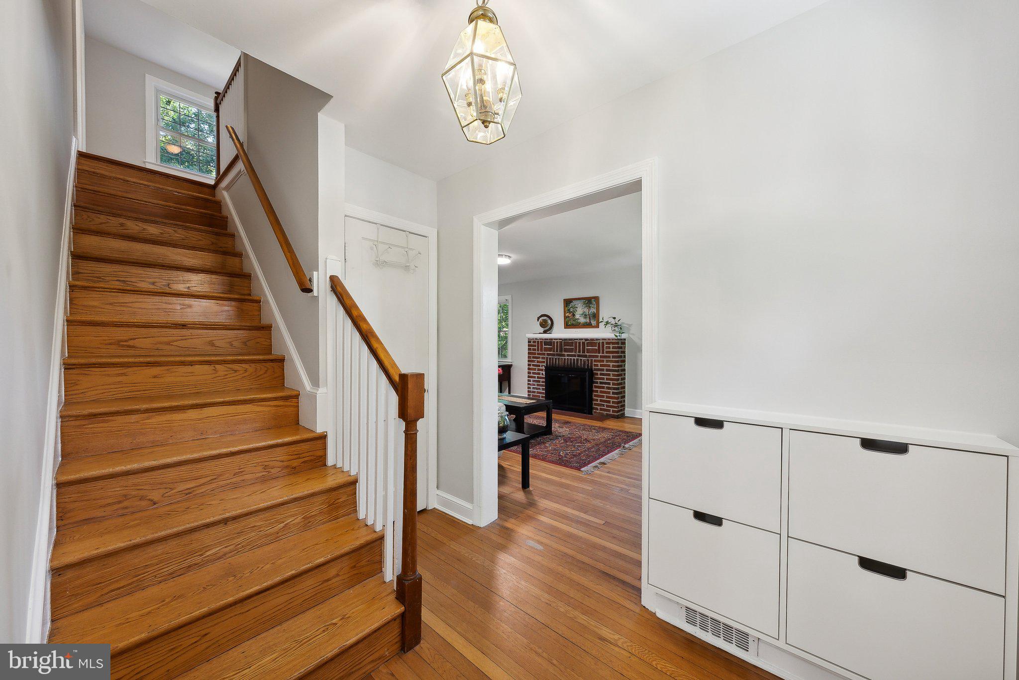 3121 Parkway Cheverly, MD 20785 - Photo 4 of 35 Foyer