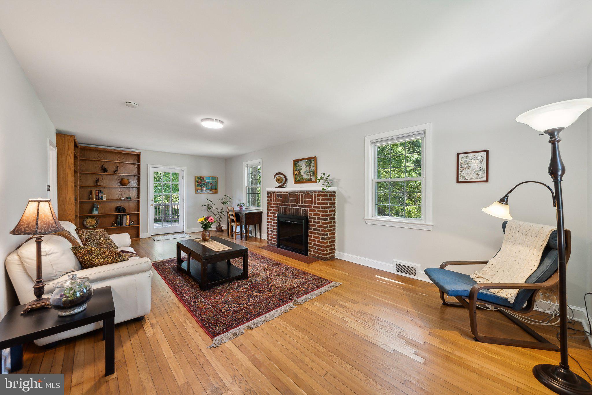 3121 Parkway Cheverly, MD 20785 - Photo 5 of 35 Living Room
