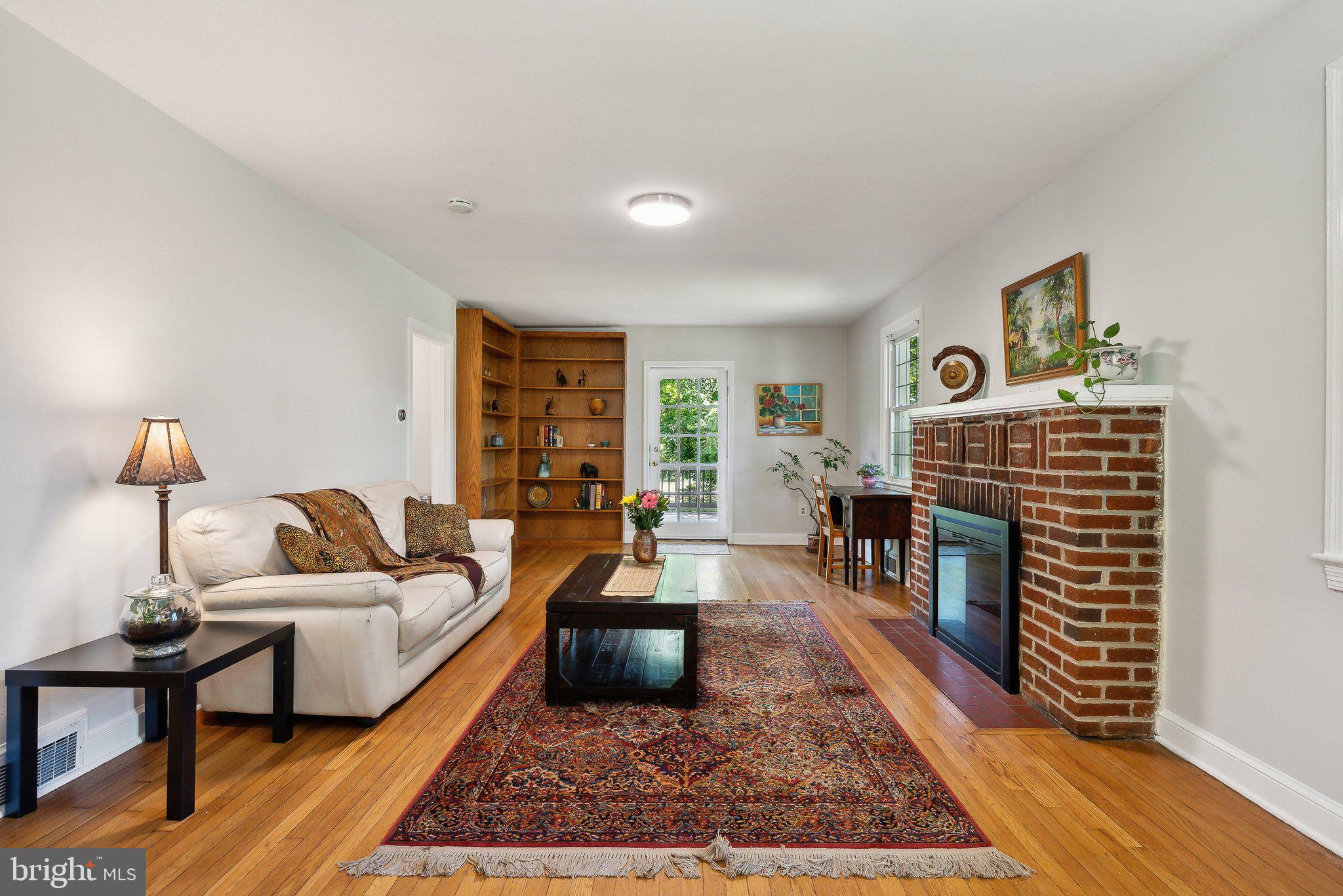 3121 Parkway Cheverly, MD 20785 - Photo 6 of 35 Living Room