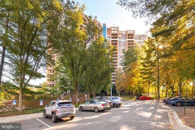 $297,500 | 10101 Grosvenor Place, Unit 1414, Rockville, MD 20852