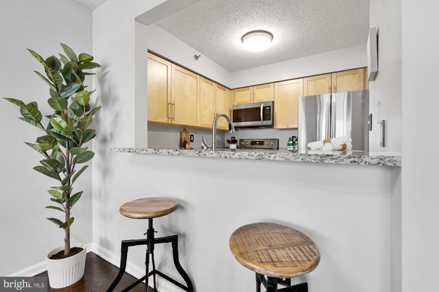 $297,500 | 10101 Grosvenor Place, Unit 1414, Rockville, MD 20852