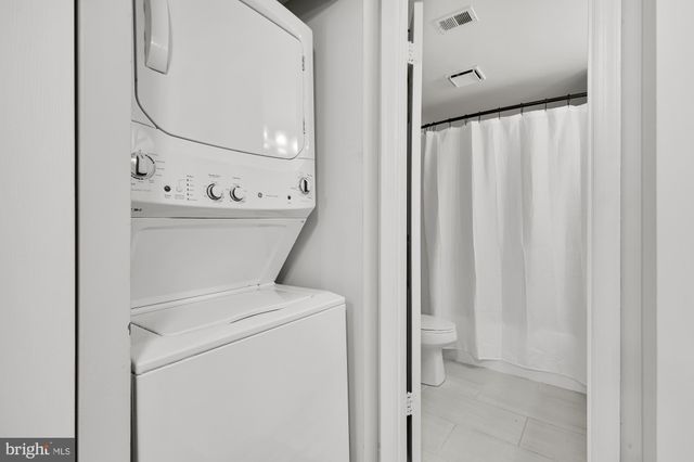 $297,500 | 10101 Grosvenor Place, Unit 1414, Rockville, MD 20852