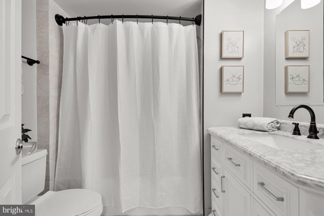 $297,500 | 10101 Grosvenor Place, Unit 1414, Rockville, MD 20852