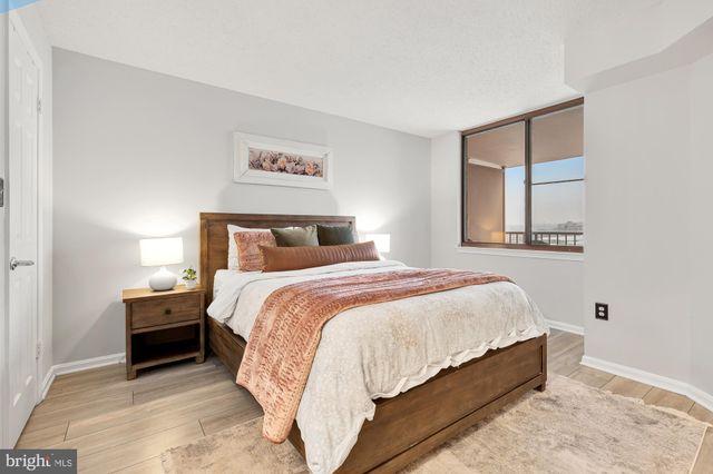 $297,500 | 10101 Grosvenor Place, Unit 1414, Rockville, MD 20852