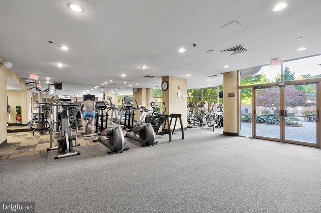 $297,500 | 10101 Grosvenor Place, Unit 1414, Rockville, MD 20852