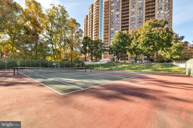 $297,500 | 10101 Grosvenor Place, Unit 1414, Rockville, MD 20852