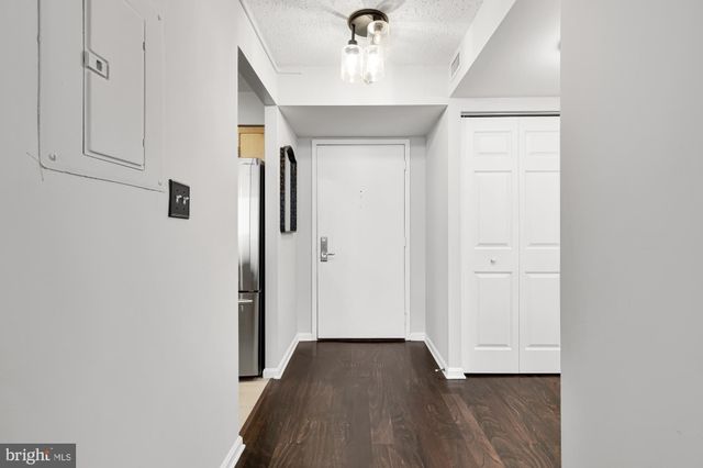 $297,500 | 10101 Grosvenor Place, Unit 1414, Rockville, MD 20852