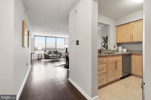 $297,500 | 10101 Grosvenor Place, Unit 1414, Rockville, MD 20852