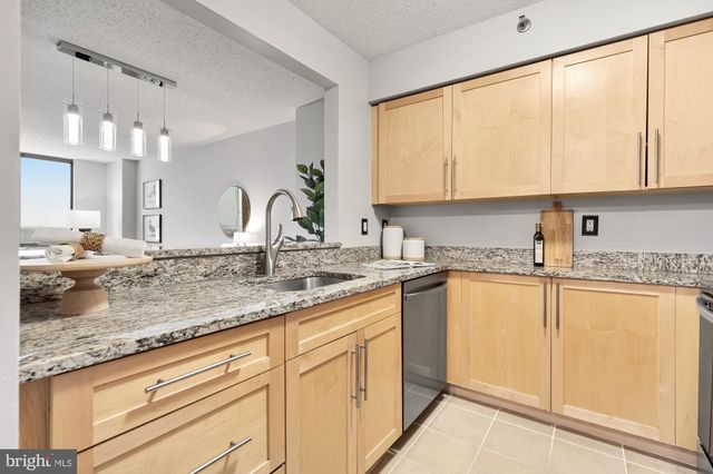 $297,500 | 10101 Grosvenor Place, Unit 1414, Rockville, MD 20852