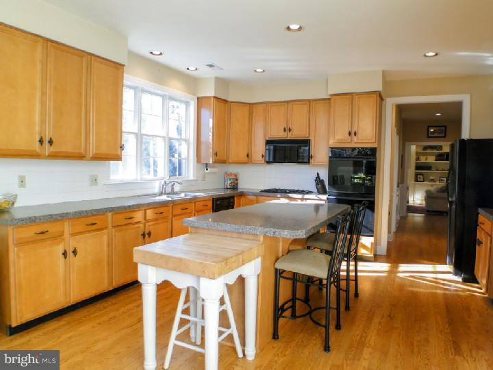 4658 Ridgetop Road Doylestown, PA 18902 - Photo 8 of 21 Gallery Image 8
