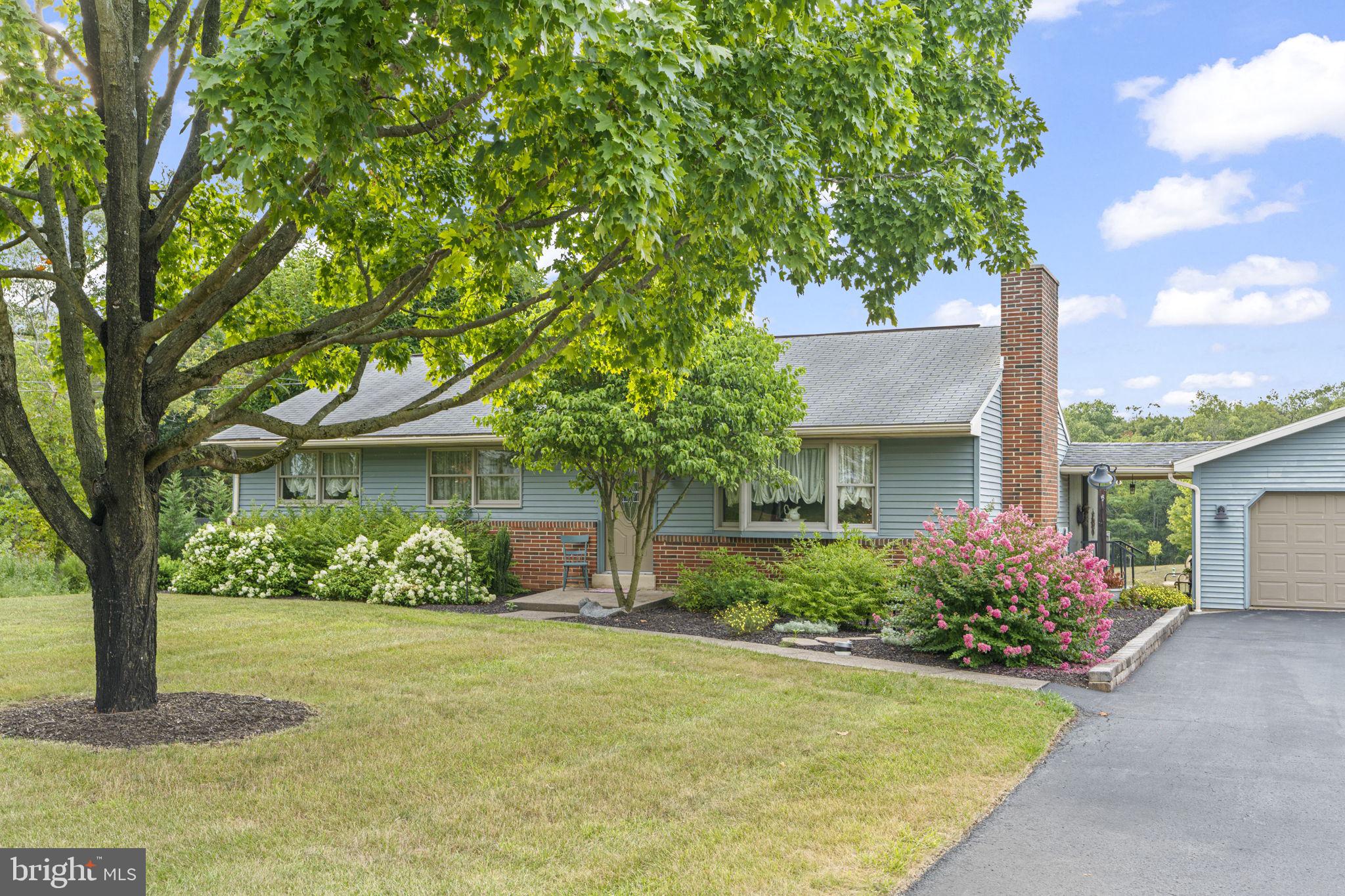 140 Green Ridge Road Carlisle, PA 17015 - Photo 2 of 36