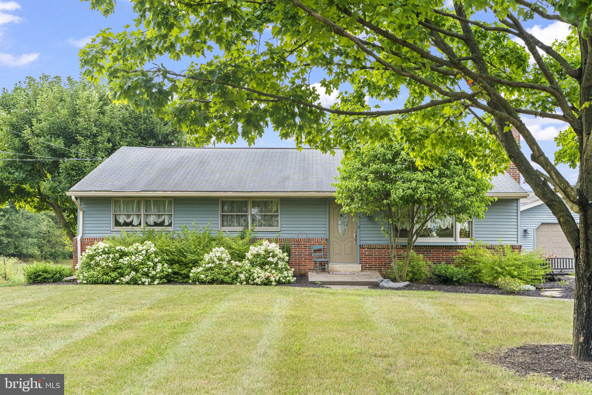 140 Green Ridge Road Carlisle, PA 17015 - Photo 3 of 36