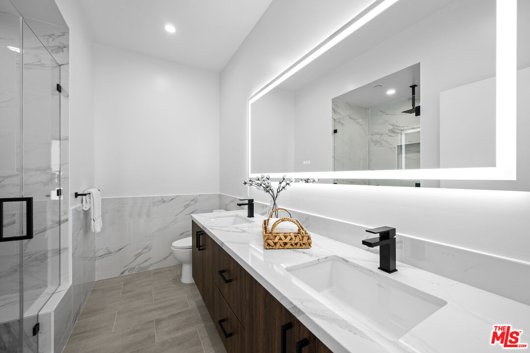 1959 Preuss Road Los Angeles, CA 90034 - Photo 14 of 29 a bathroom with a sink and a mirror