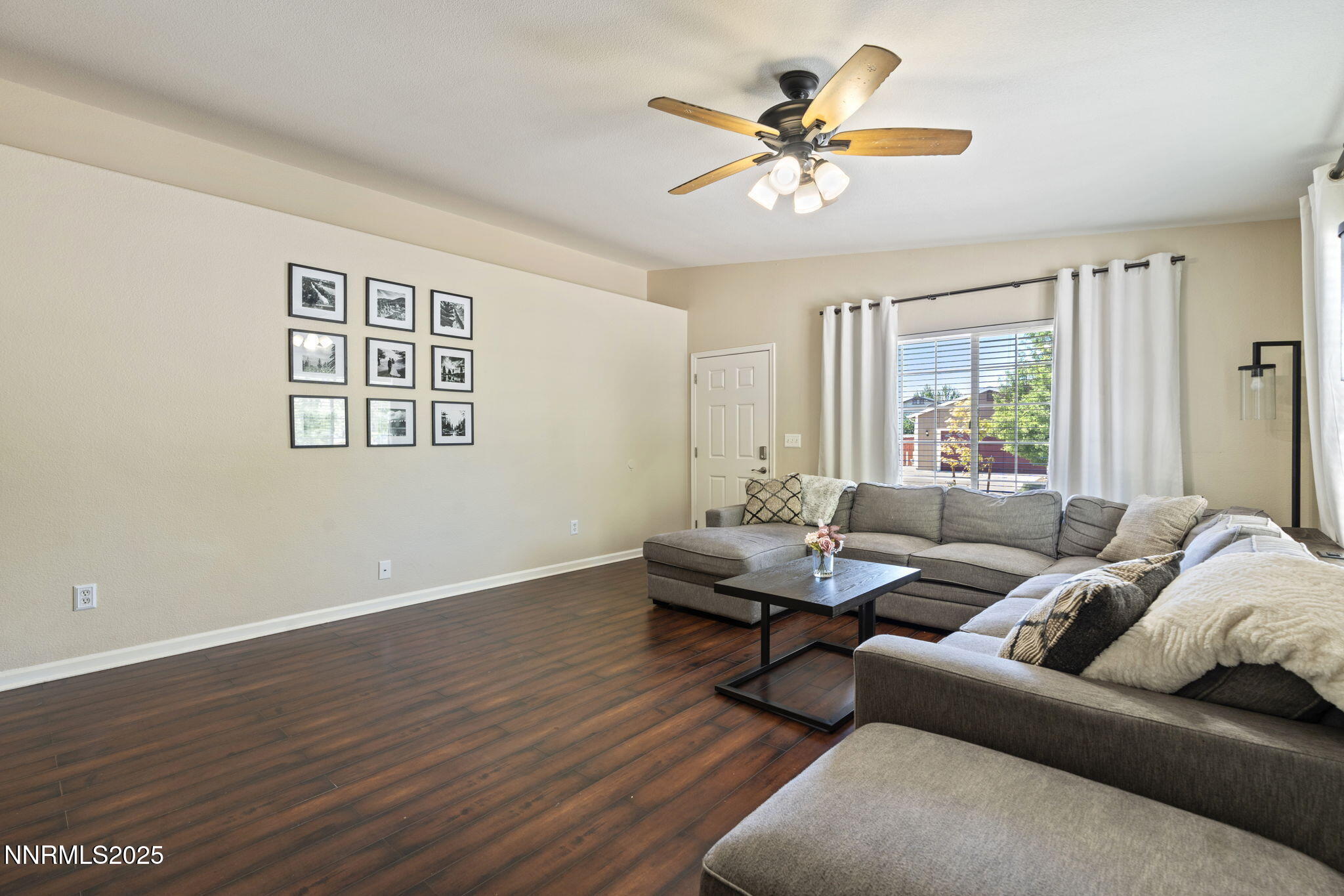 18255 Silverleaf Court Reno, NV 89508 - Photo 11 of 42 10-web-or-mls-DSC06373