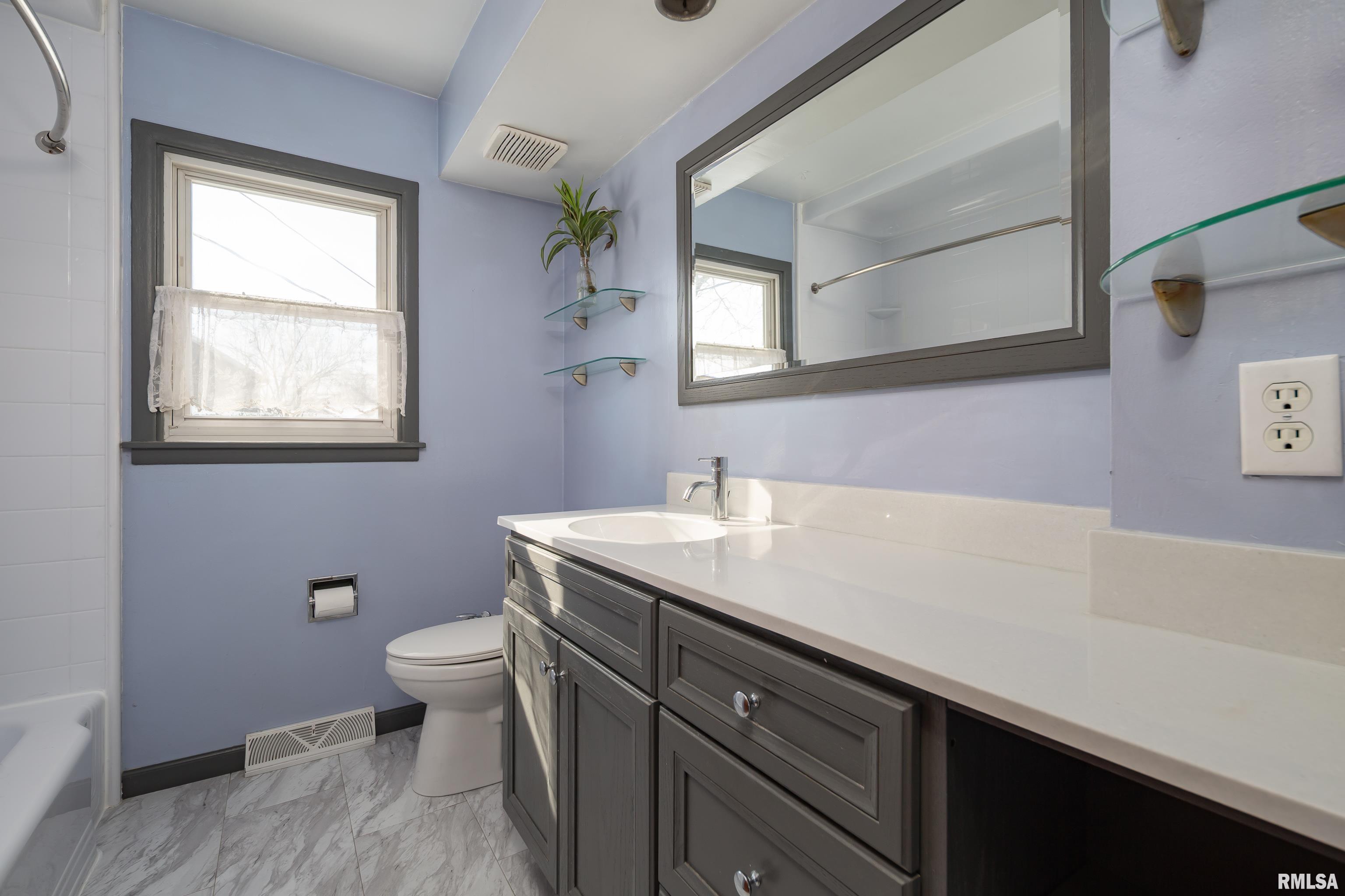1823 Lincoln Road Bettendorf, IA 52722 - Photo 25 of 35 Gallery Image 25