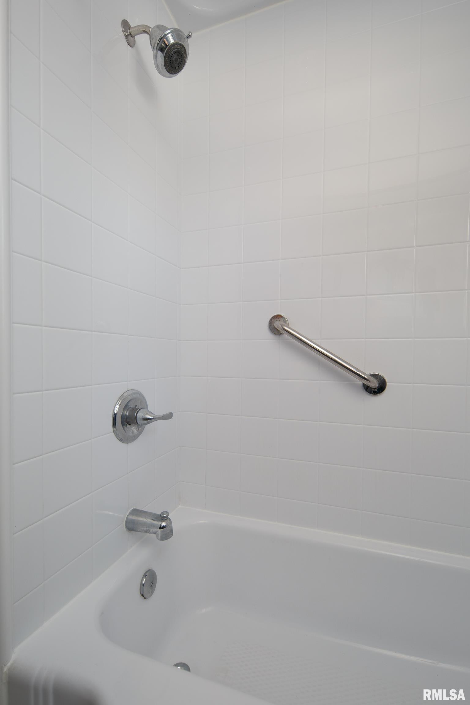 1823 Lincoln Road Bettendorf, IA 52722 - Photo 27 of 35 Gallery Image 27
