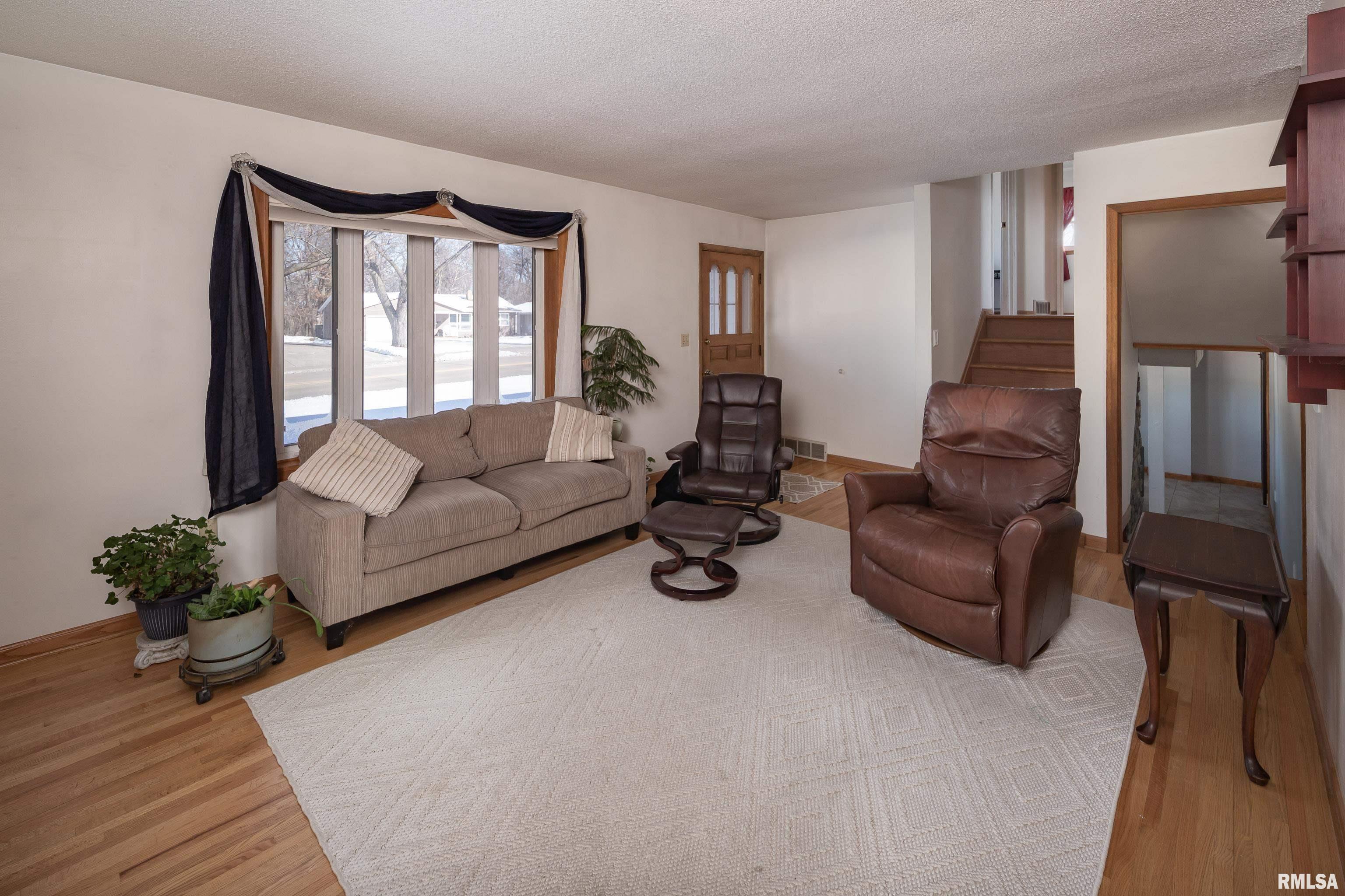 1823 Lincoln Road Bettendorf, IA 52722 - Photo 3 of 35 Gallery Image 3