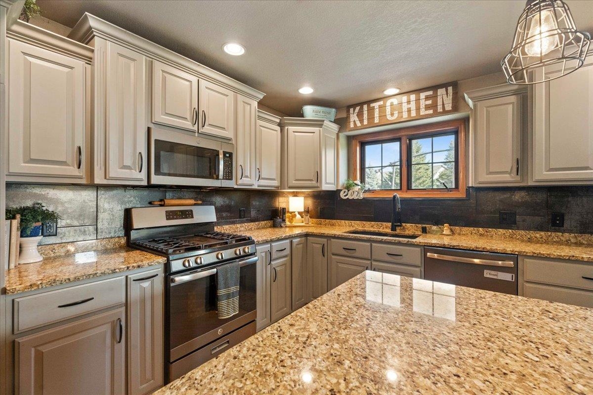 6399 Irving Drive Sun Prairie, WI 53590 - Photo 18 of 69