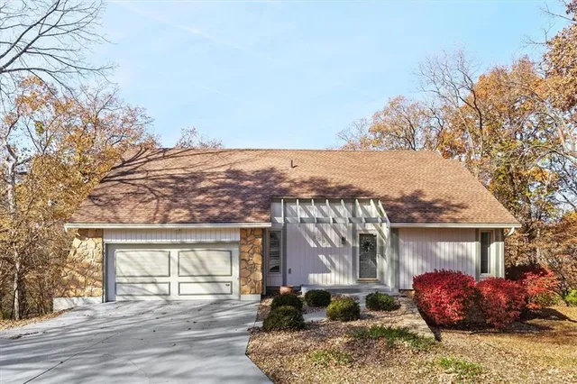 $380,000 | 6532 Northwest Melody Court, Parkville, MO 64152