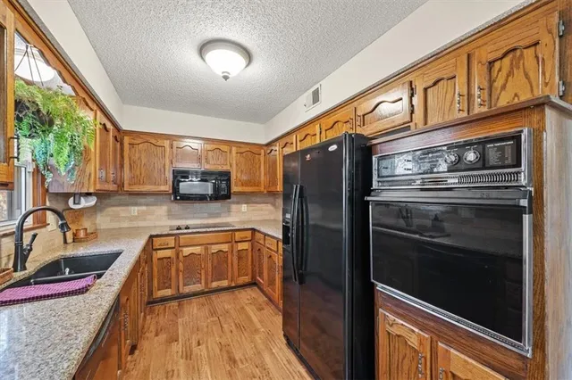 $380,000 | 6532 Northwest Melody Court, Parkville, MO 64152