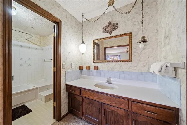 $380,000 | 6532 Northwest Melody Court, Parkville, MO 64152