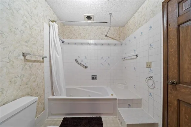 $380,000 | 6532 Northwest Melody Court, Parkville, MO 64152